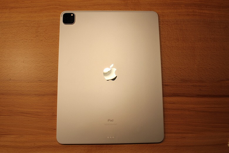 Apple iPad Pro 12.9インチ 2020年モデル 裏面