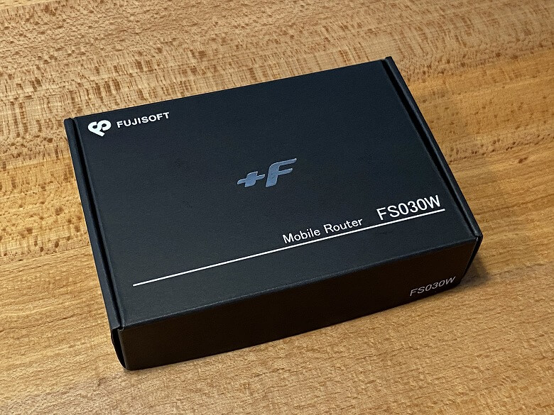 富士ソフト +F FS030W 外箱
