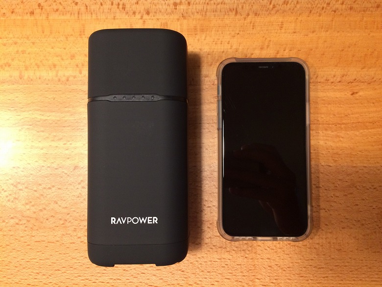 RAVPower ポータブル電源 20000mAh スマホと比較