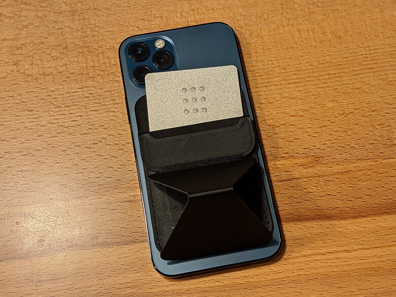 iPhoneと相性の良いおすすめのアクセサリー・周辺機器 MOFT MagSafe対応ウォレット＆スタンド カード収納
