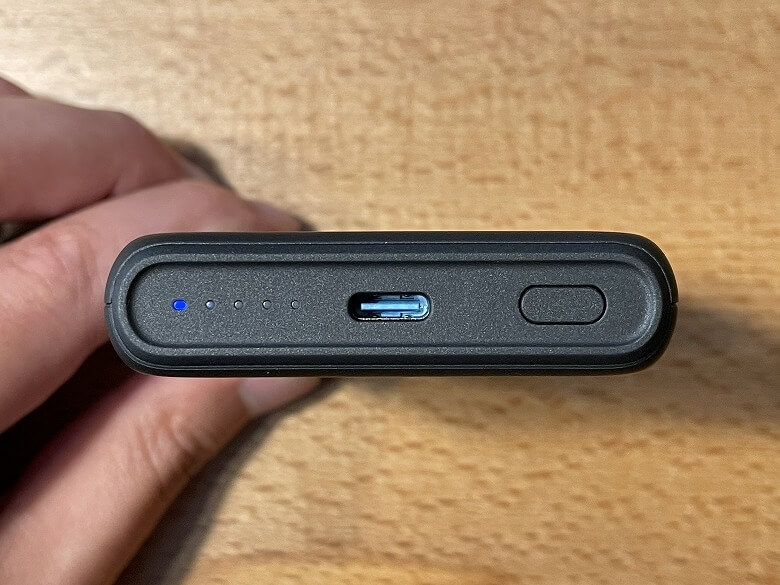 Anker PowerCore Magnetic 5000 ポート