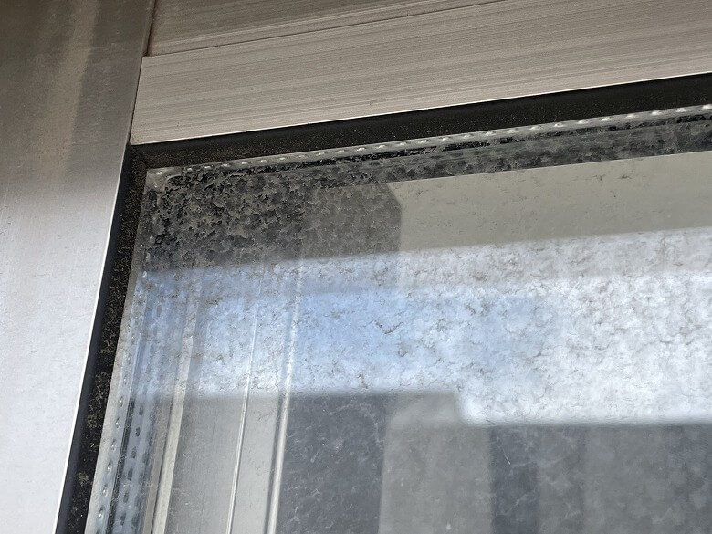 Liectroux WS-1080 窓の端の汚れ