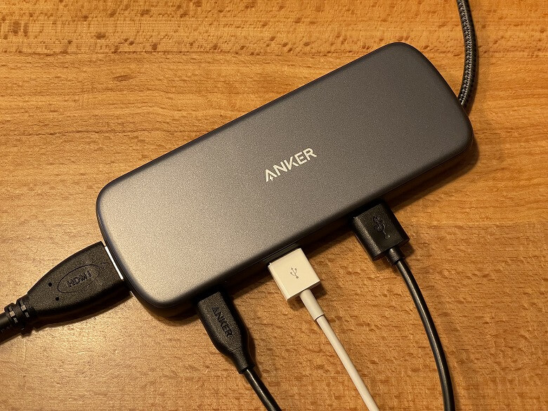Anker PowerExpand 4-in-1 USB-C SSDハブ 各種ポートに接続