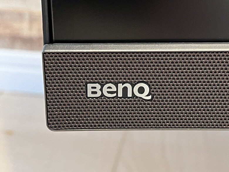 BenQ EW3880R ロゴ