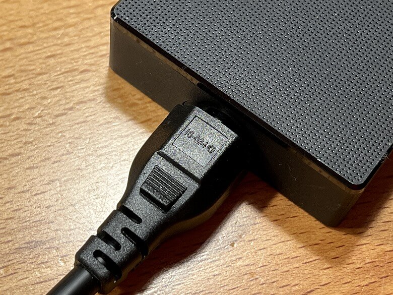 ASUS Vivobook Pro 16X OLED 電源アダプター接続