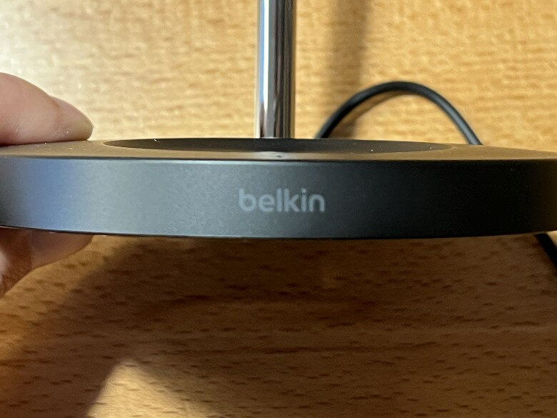 Belkin BOOST↑CHARGE PRO MagSafe 2-in-1 台座側面