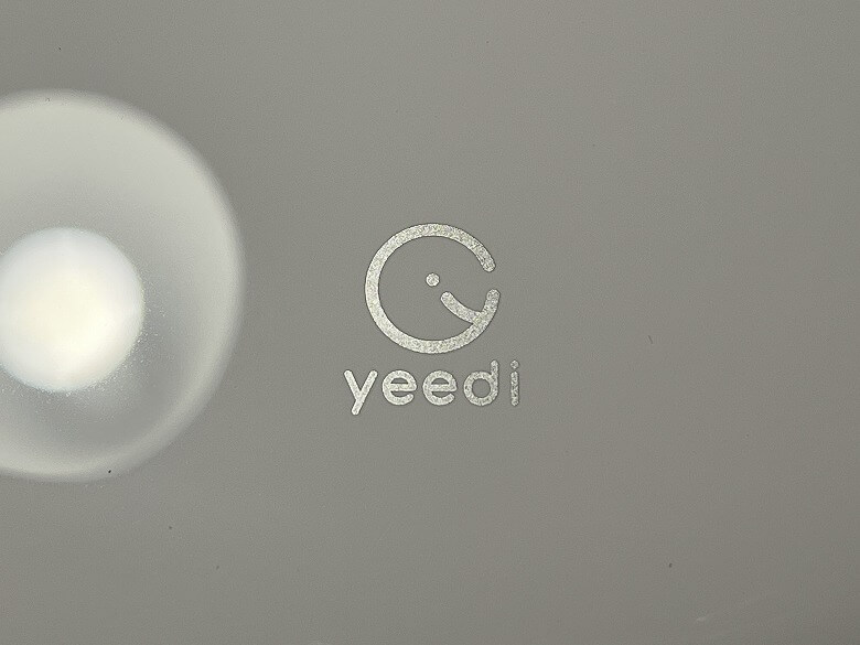 yeedi Floor 3+ ロゴ