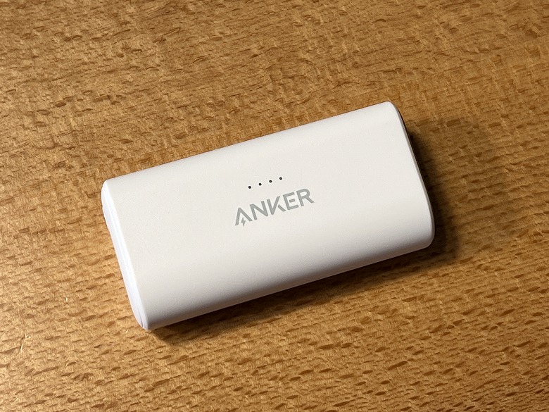 Anker Nano Power Bank（12W, Built-In Lightning Connector） 外観