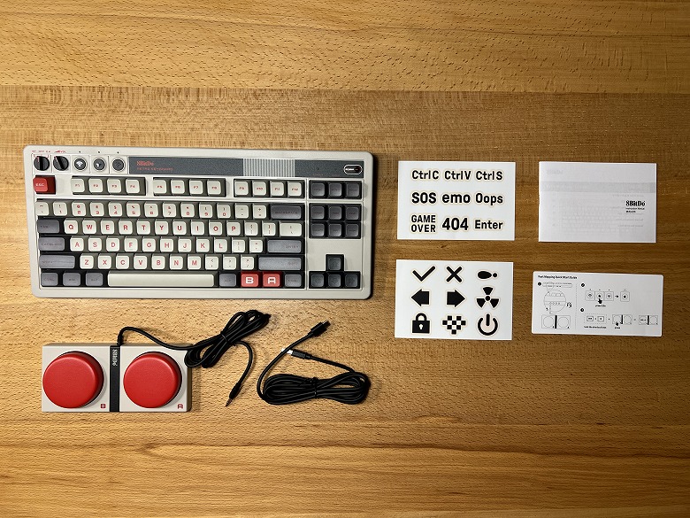 8BitDo Retro Mechanical Keyboard 同梱物